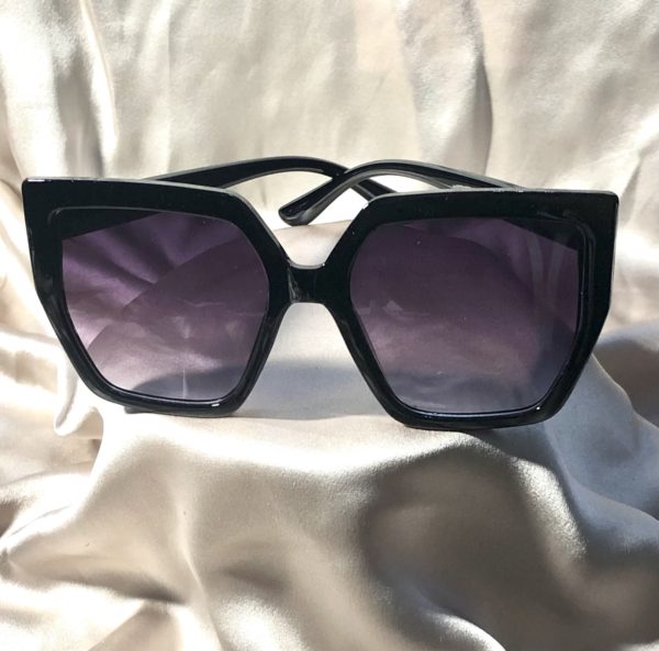 retro sunglasses, black large frame,